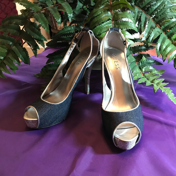 📌 Guess Denim Silver Sparkling 5 inch High Heel Sandal /Pumps - Picture 1 of 8